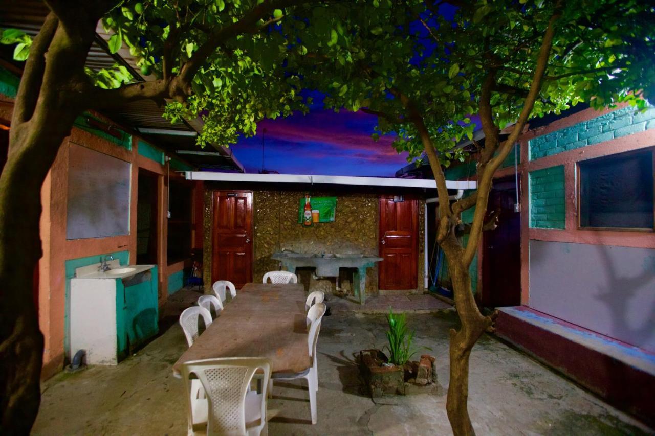 סן חואן דל סור Hostal Los Chamos מראה חיצוני תמונה